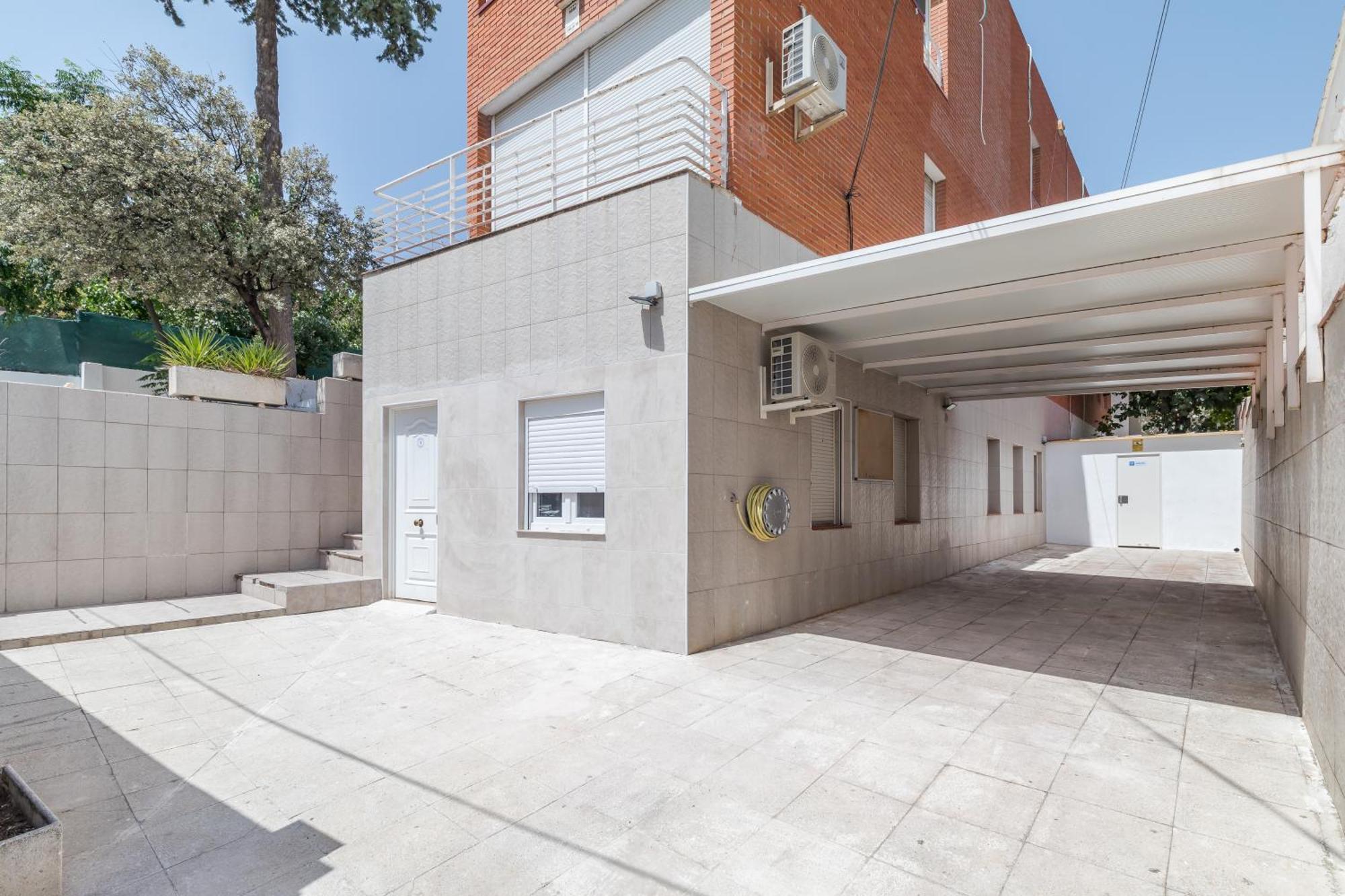 Ayz Joaquin Pol - Auto Check-In Property, Madrid